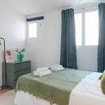 Charming Apartment Near Nation